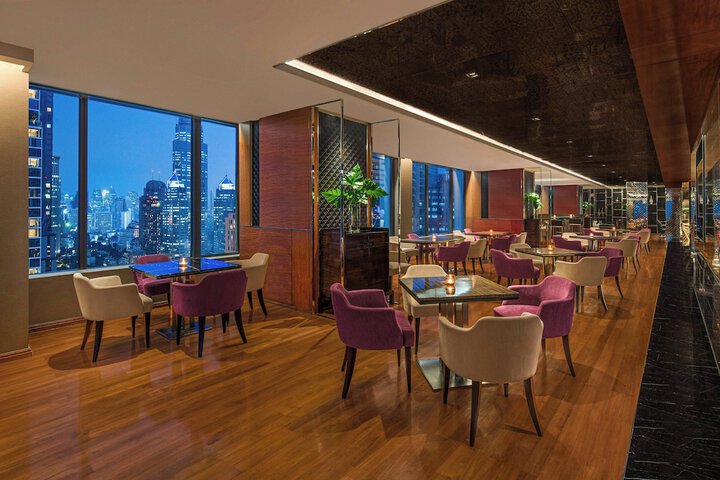 Lounge 94 of 122