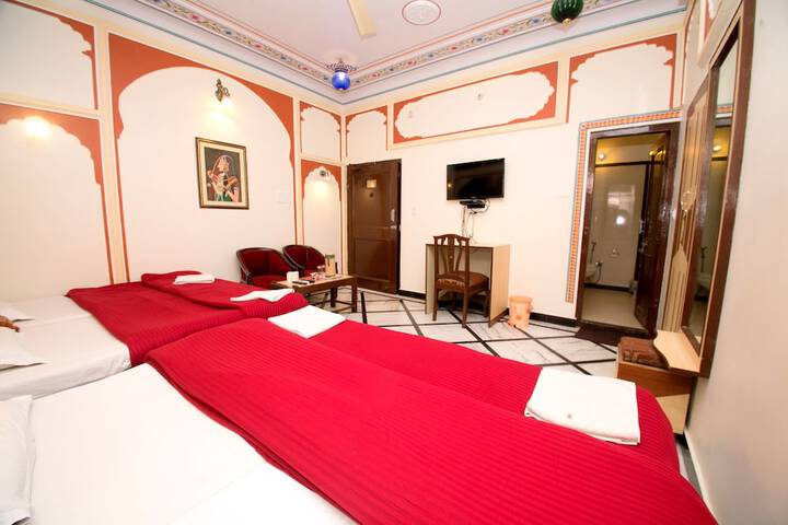 Room 53 of 113