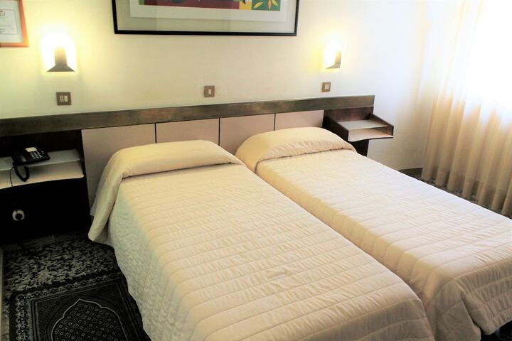 Room 9 of 29