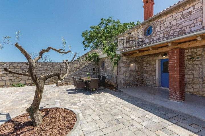 Stunning Home in Mihelici With Wifi and 3 Bedrooms