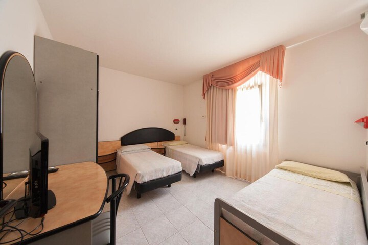 Room 19 of 48