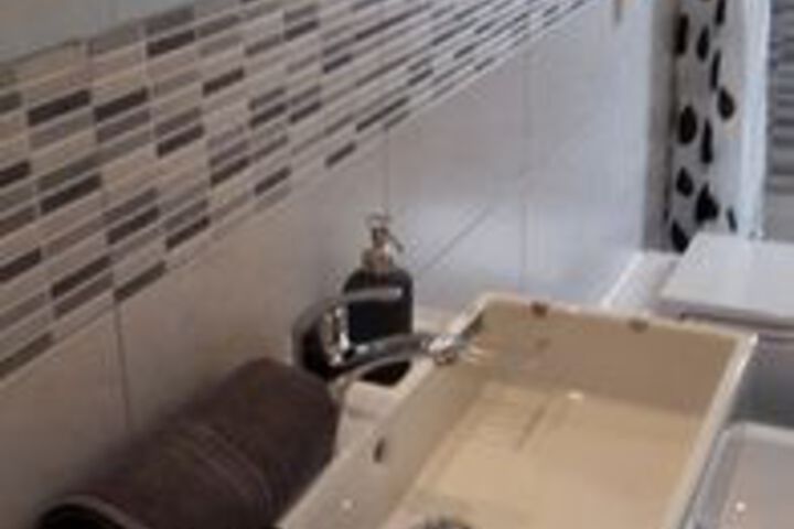 Room 6 of 17