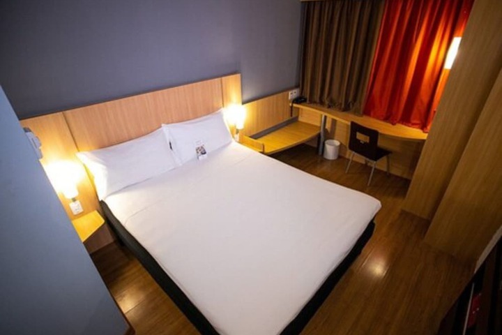 Room 5 of 27