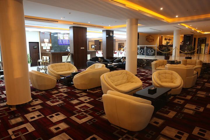 Entrance & Lobby
