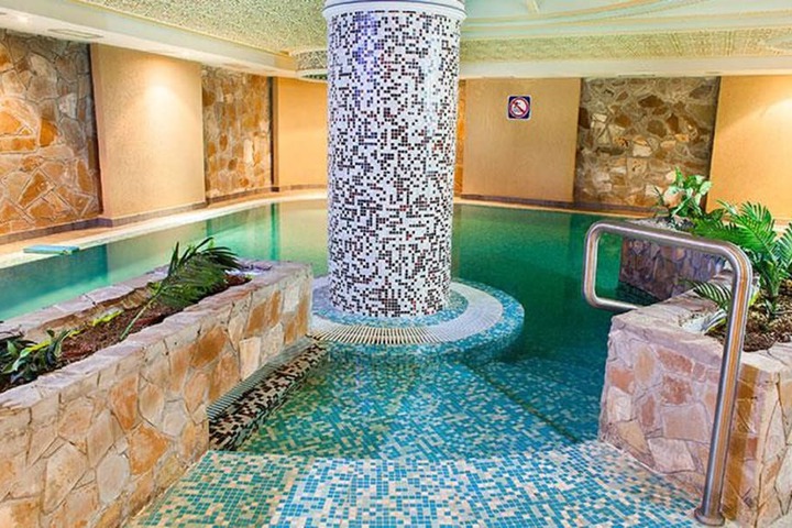 Pool Hotel