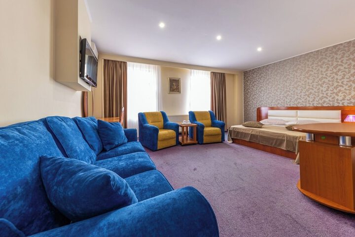 Room 6 of 37