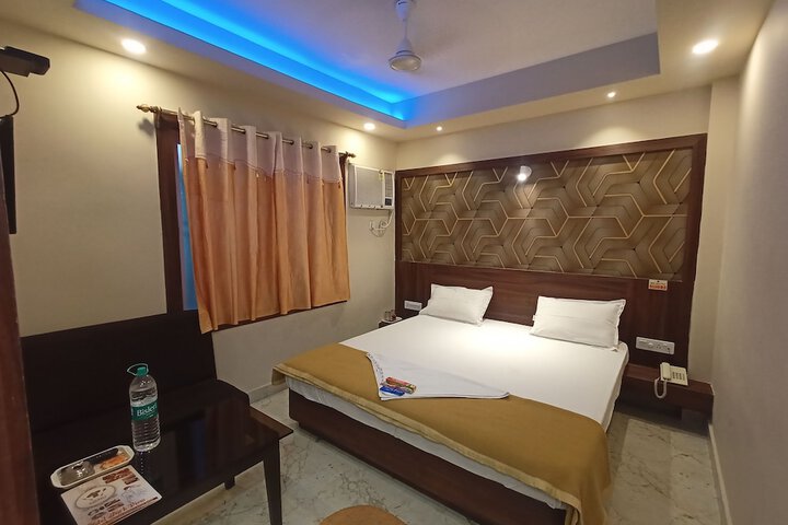 Room 17 of 27