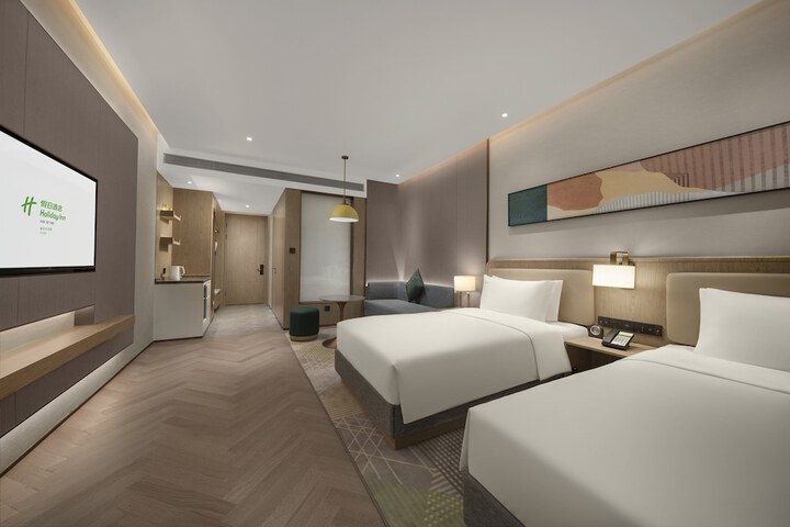 Room 13 of 43