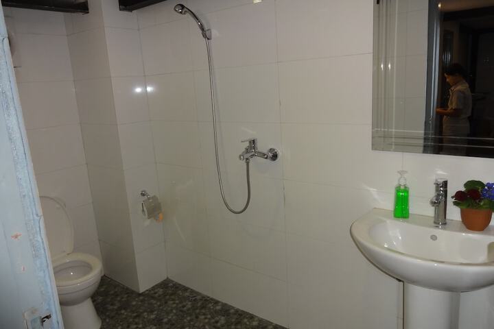 Room 18 of 25