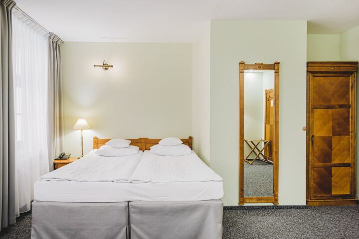 Room 10 of 65