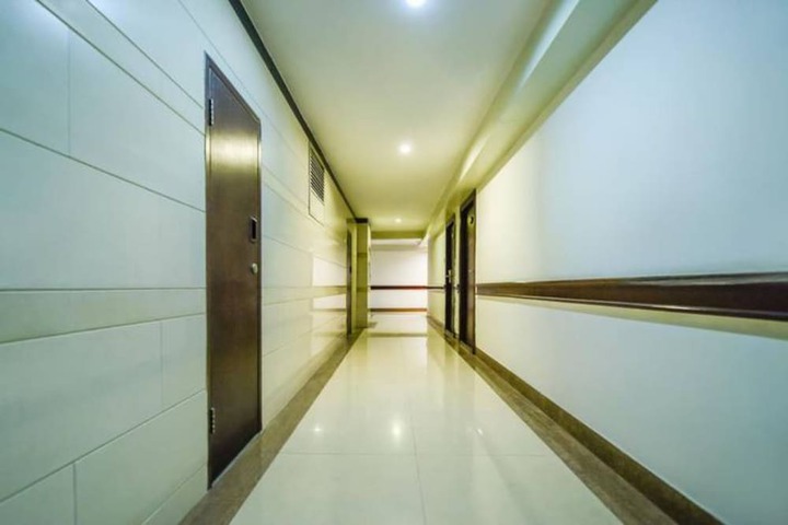 Ballroom/Hall 15 of 17