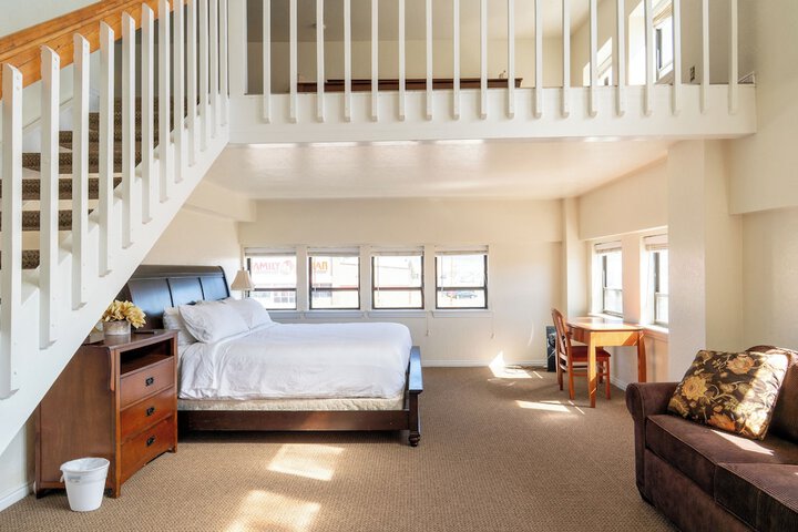 Room 11 of 113