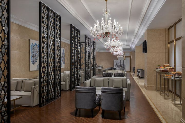 Lounge 60 of 79