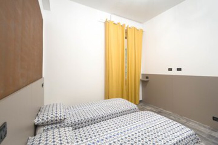 Room 26 of 38