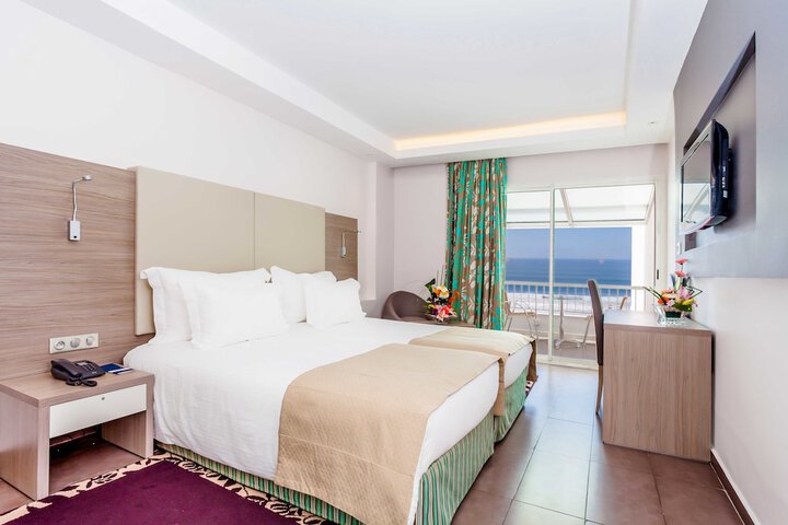Room 15 of 184