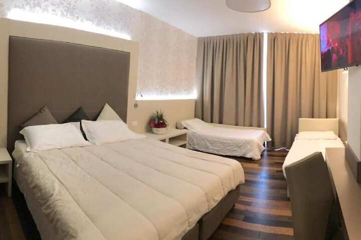 Room 6 of 71