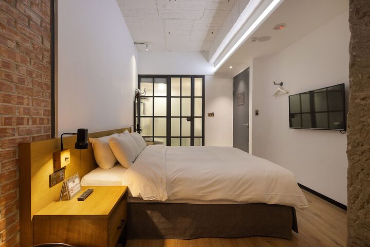 Room 21 of 151