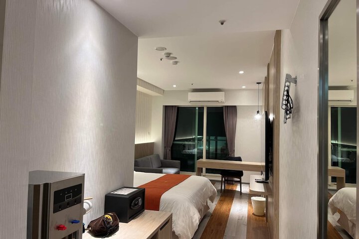 Room 5 of 14