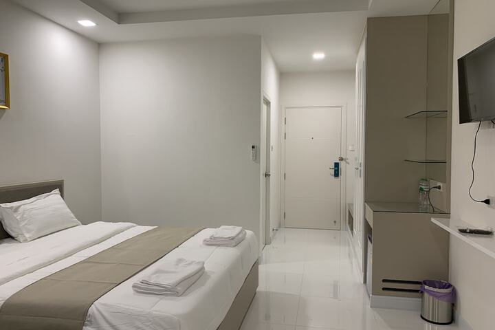 Room 13 of 40