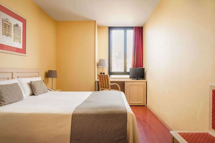Room 33 of 67