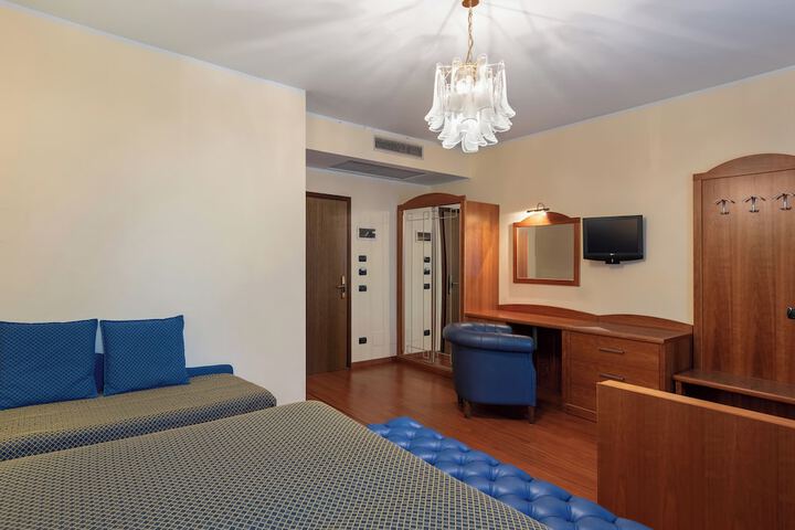Room 36 of 72
