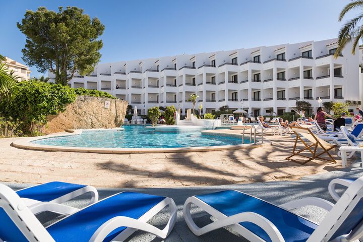 Hotel with Pool