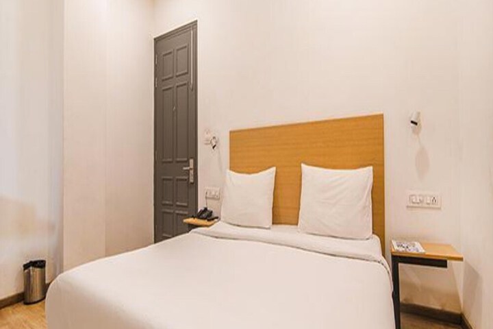 Room 12 of 19