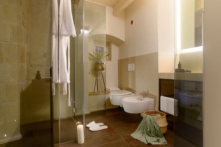 Room 15 of 85