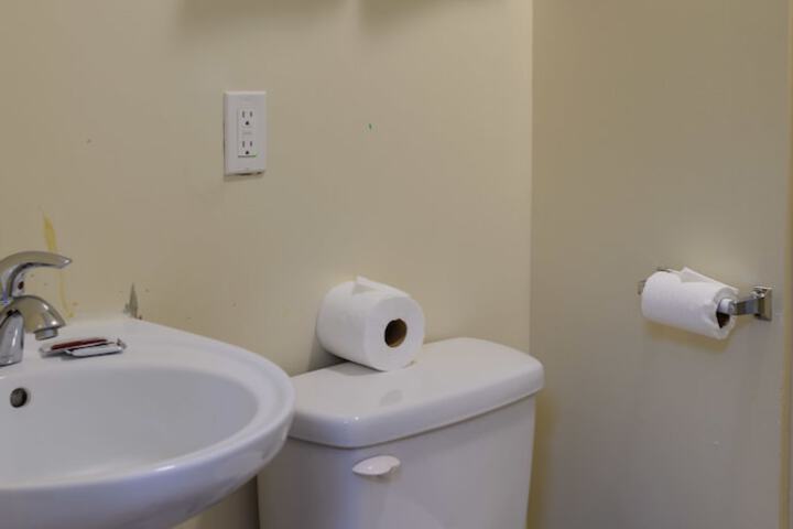 Queen Bed Private Bathroom (32 of 35)