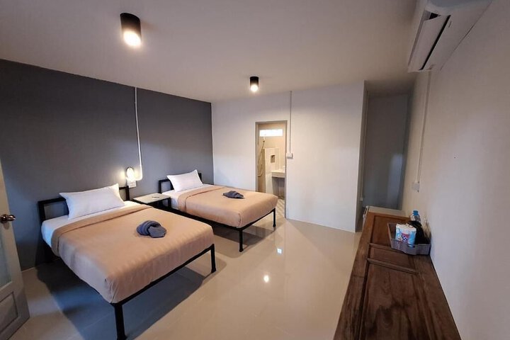 Room 16 of 38