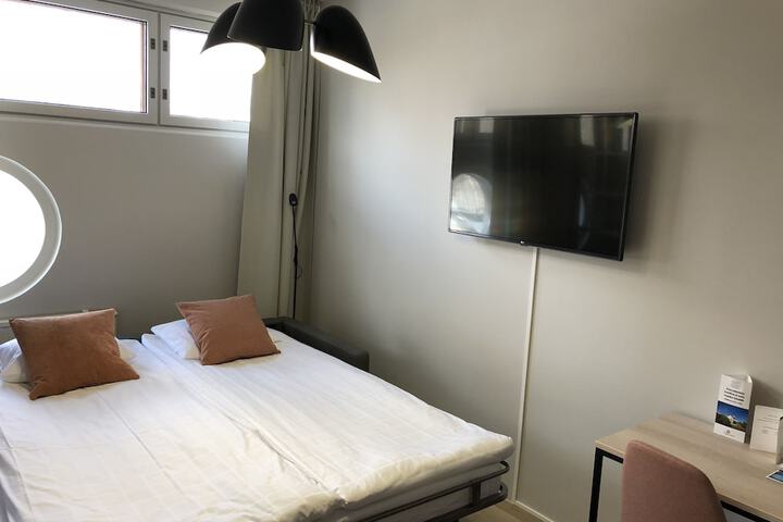 Room 27 of 64