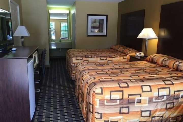 2 Double Beds (1 of 3)