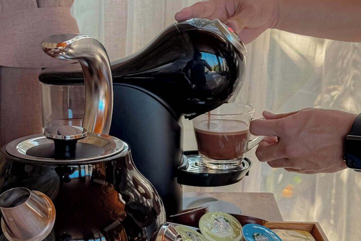 Breakfast/Coffee Service 108 of 254