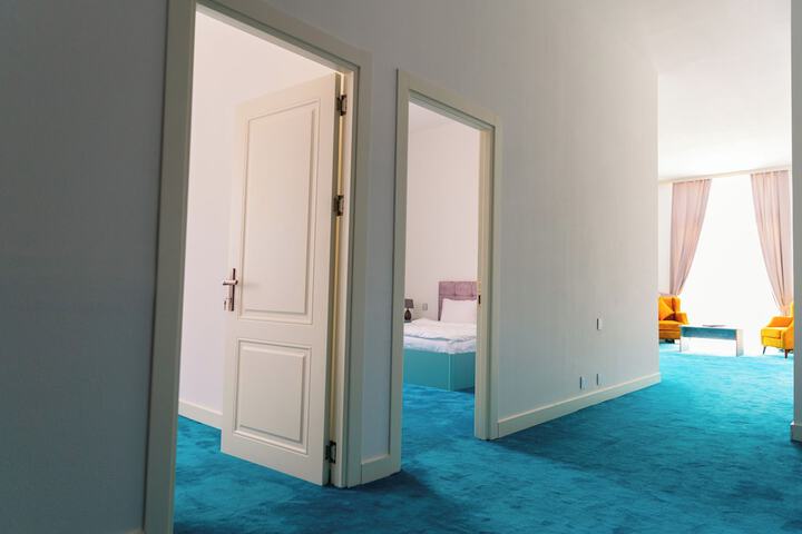 Room 10 of 42