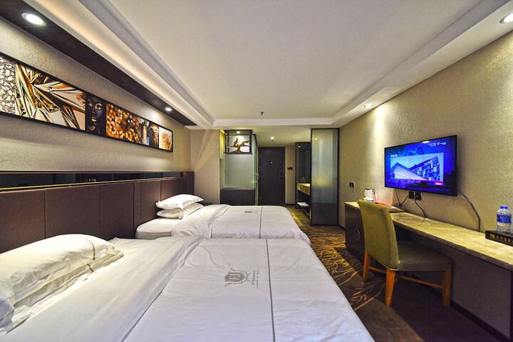 Room 16 of 53