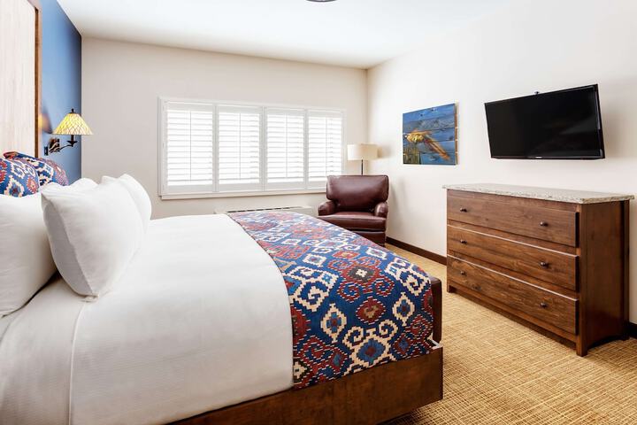 1 King Bed (14 of 24)