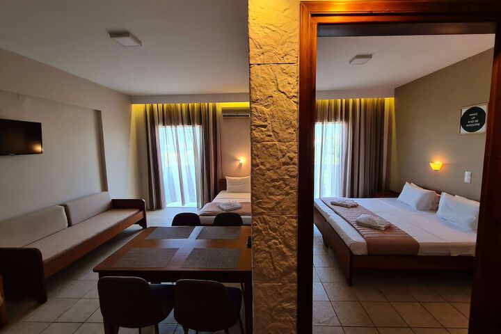 Room 7 of 33