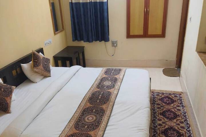 Room 6 of 17