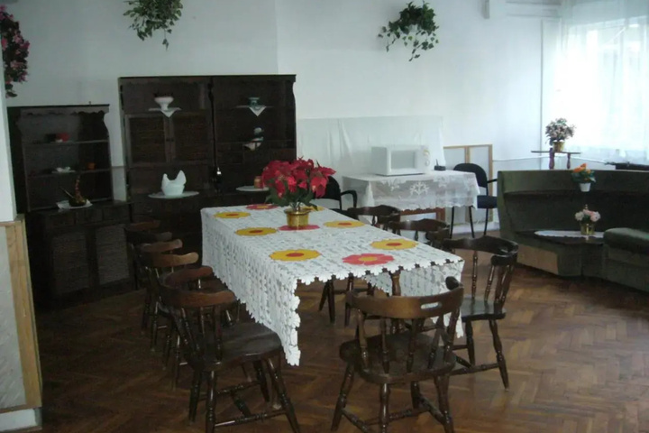 Dining 18 of 21