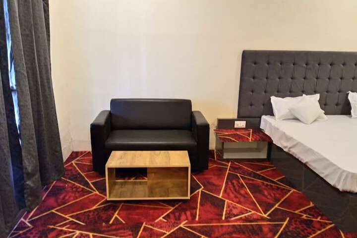 Room 3 of 16