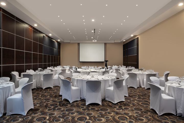 Ballroom/Hall 48 of 74