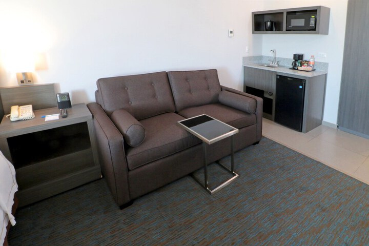 Room 15 of 80