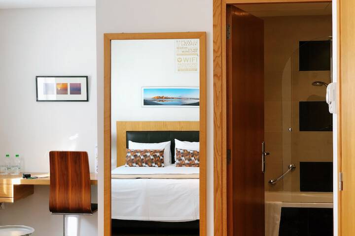 Room 39 of 108
