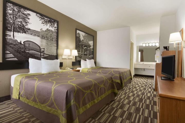 2 Double Beds (3 of 6)