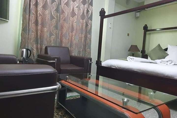 Room 7 of 19