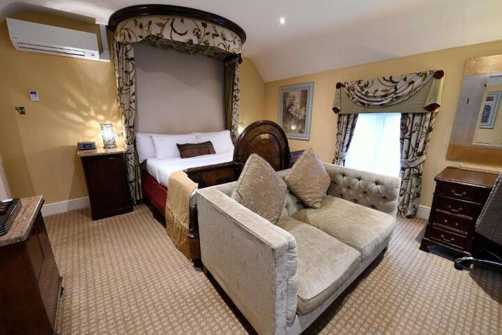 Room 47 of 176