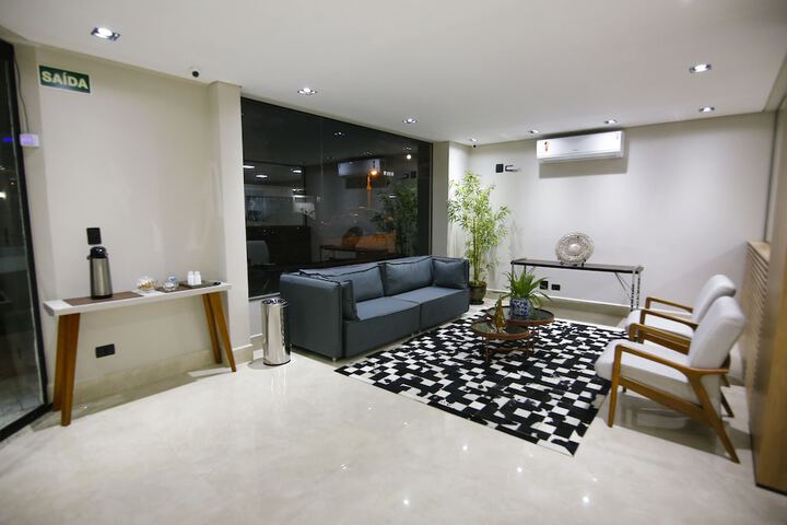 Room 16 of 32