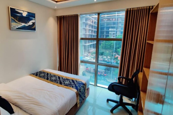 Room 7 of 16