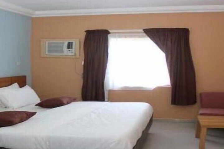 Room 11 of 39