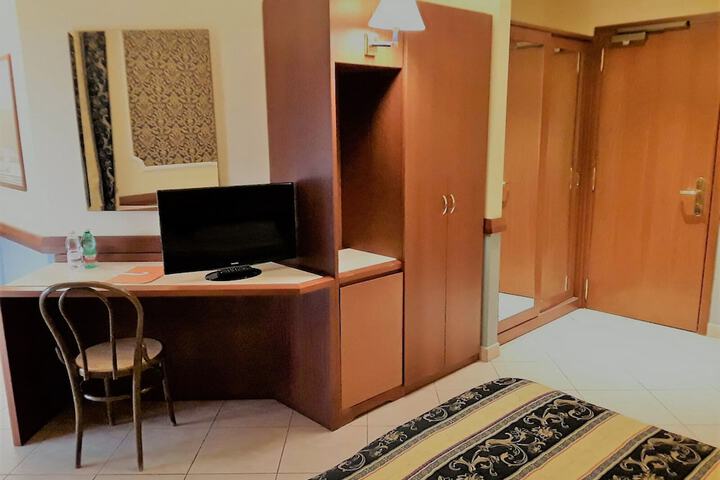 Room 6 of 36